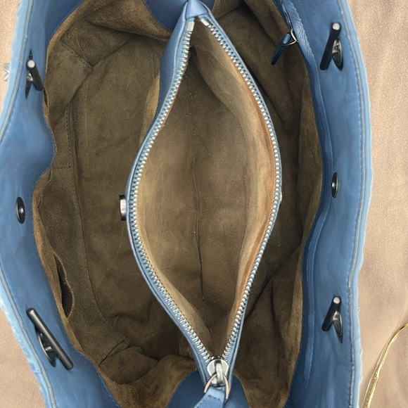 Bottega Veneta Tote Intrecciato Medium Chain
Authentication Certificate Provided - Picture 6 of 17